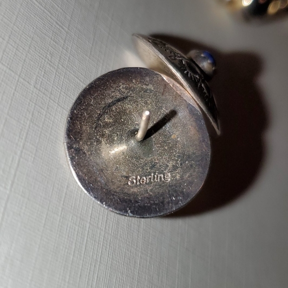 Sterling silver stud earrings - Picture 3 of 3